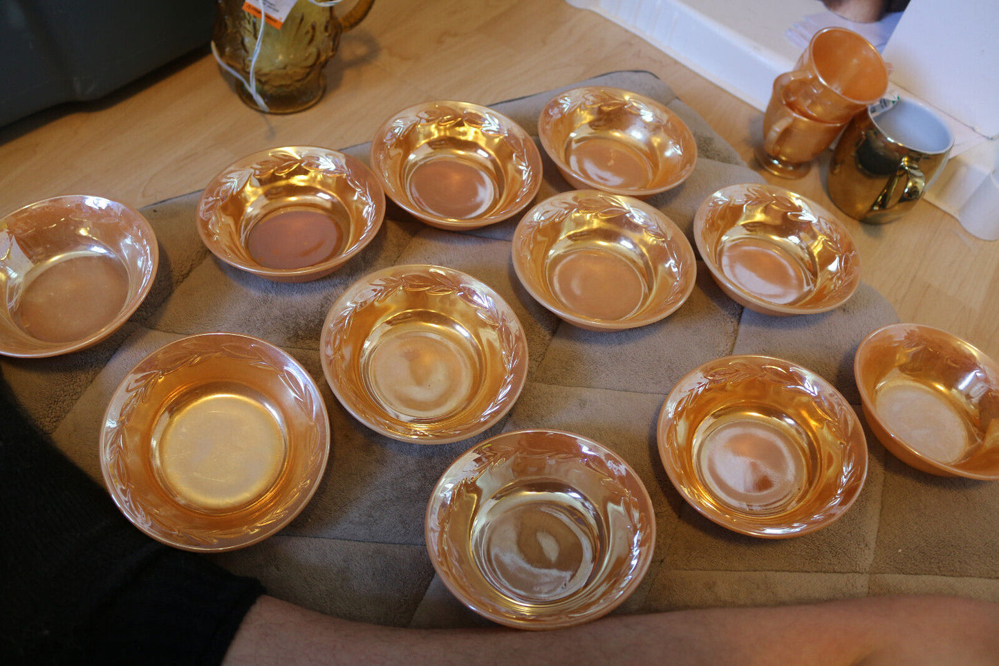 1X Vintage Fire King Oven Ware Peach Luster Laurel Leaf 4,5inch Serving Bowl Vtg