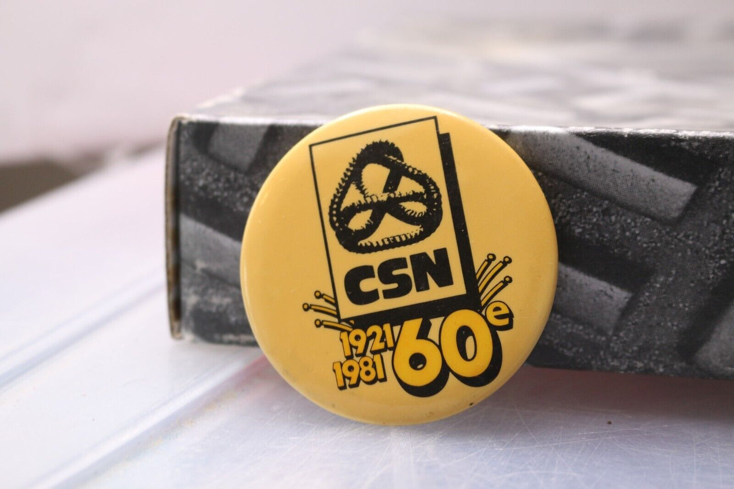 Vintage Macaron Pinback Québec Travail Jobs Employeurscsn Syndicat 1921-1981 60E