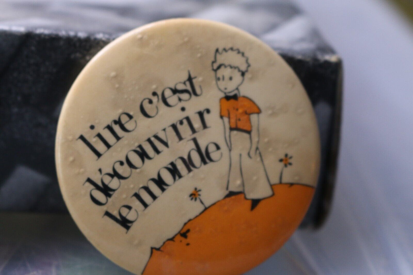 Vintage Macaron Pinback Québec Lire C'Est Découvrir Le Monde Petit Prince