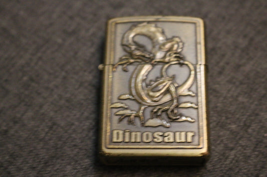 Tipo Zippo Dragon Dorado 2