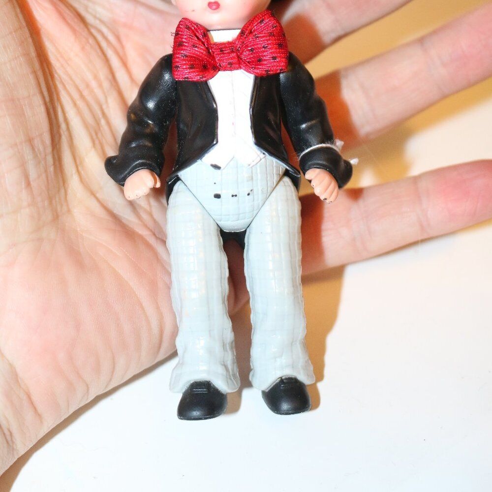 Madame Alexander Boy In Tuxedo 2010 10/6 Mcdonald’S Toy Doll 5’’ Moving Parts