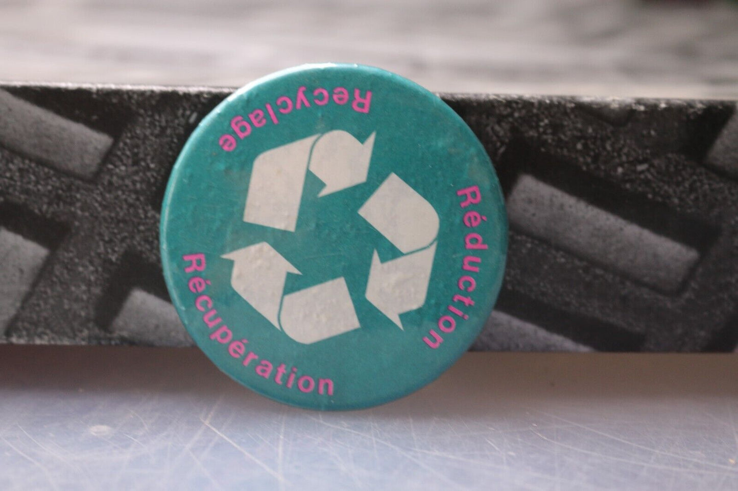 Vintage Macaron Pinback Québec Recyclage Réduction Récupération