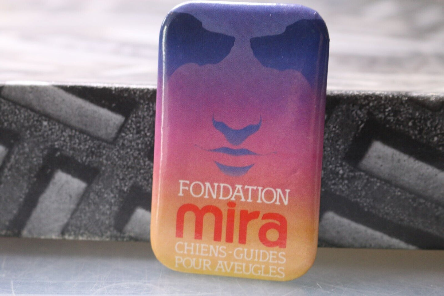 Vintage Macaron Pinback Québec Fondation Mira Chiens-Guides Pour Aveugles