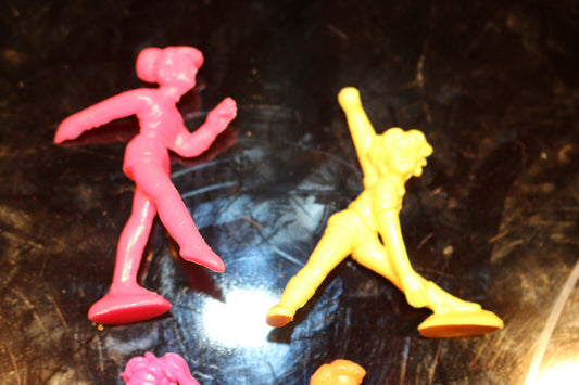 Vintage C.U.T.I.E Girls M.U.S.C.L.E Men Toy Figures Bitsy Babies X 4 1980S 1986