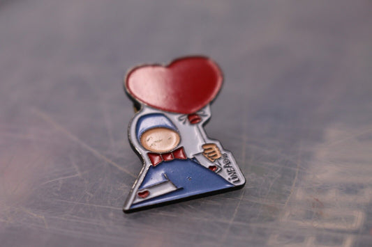 Small Pin Collectible Linea 1998 98 Pins Vintage Rare Cute Cartoon Vtg Heart Boy