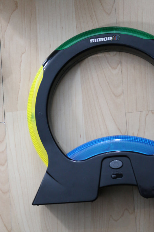 Hasbro Gaming Electronic Simon Air Touchless Memory Game 2015 B6900