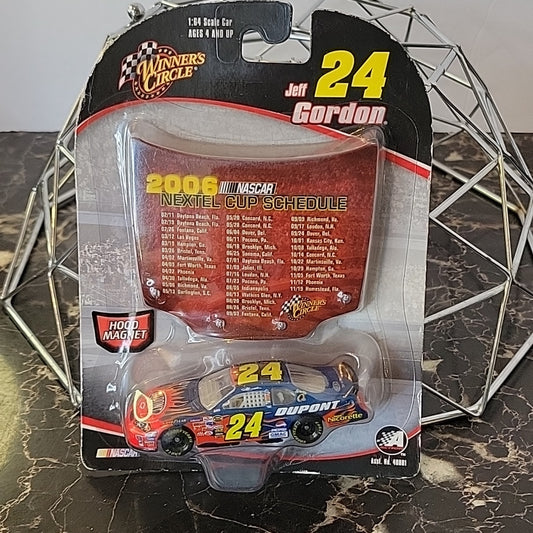 2006 Winner'S Circle Nascar Jeff Gordon 1:64 Scale Stock Car #24 Sealed W/Magnet