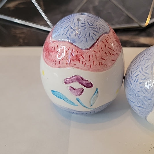 Easter Eggs Salt & Pepper Dinnerware Middle Table Ceramic Collectible