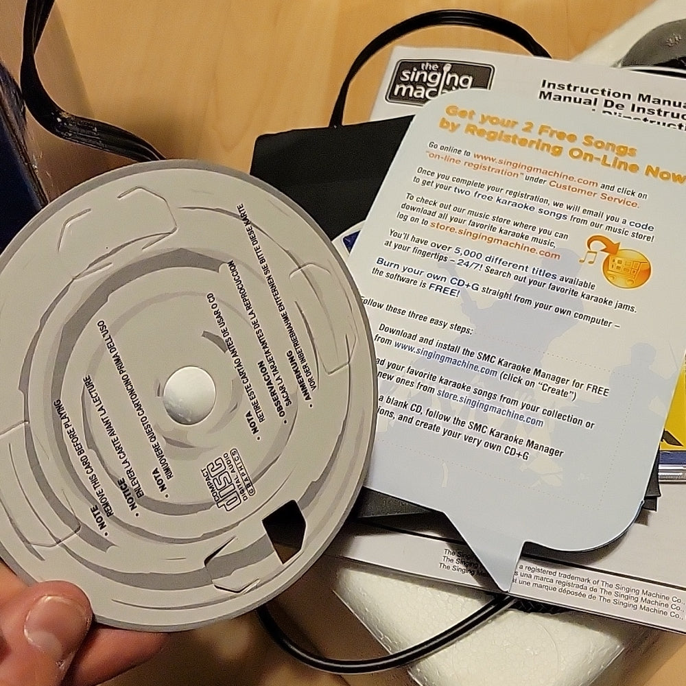 The Singing Machine Sml-383 Karaoke System - Black With Mic Nice Shape Pre-Owned