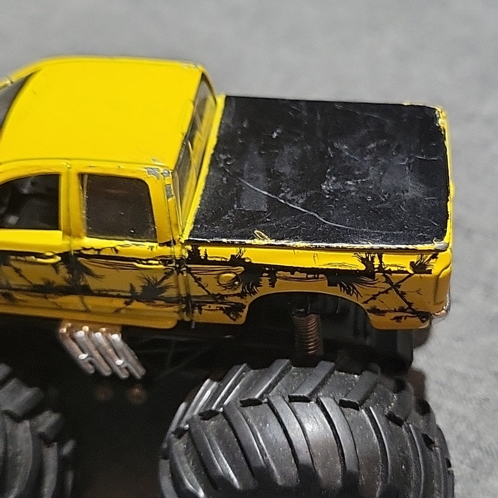 Monster Truck Dodge Ram 1500 Yellow Spider-Web Beach Toy Car Maisto