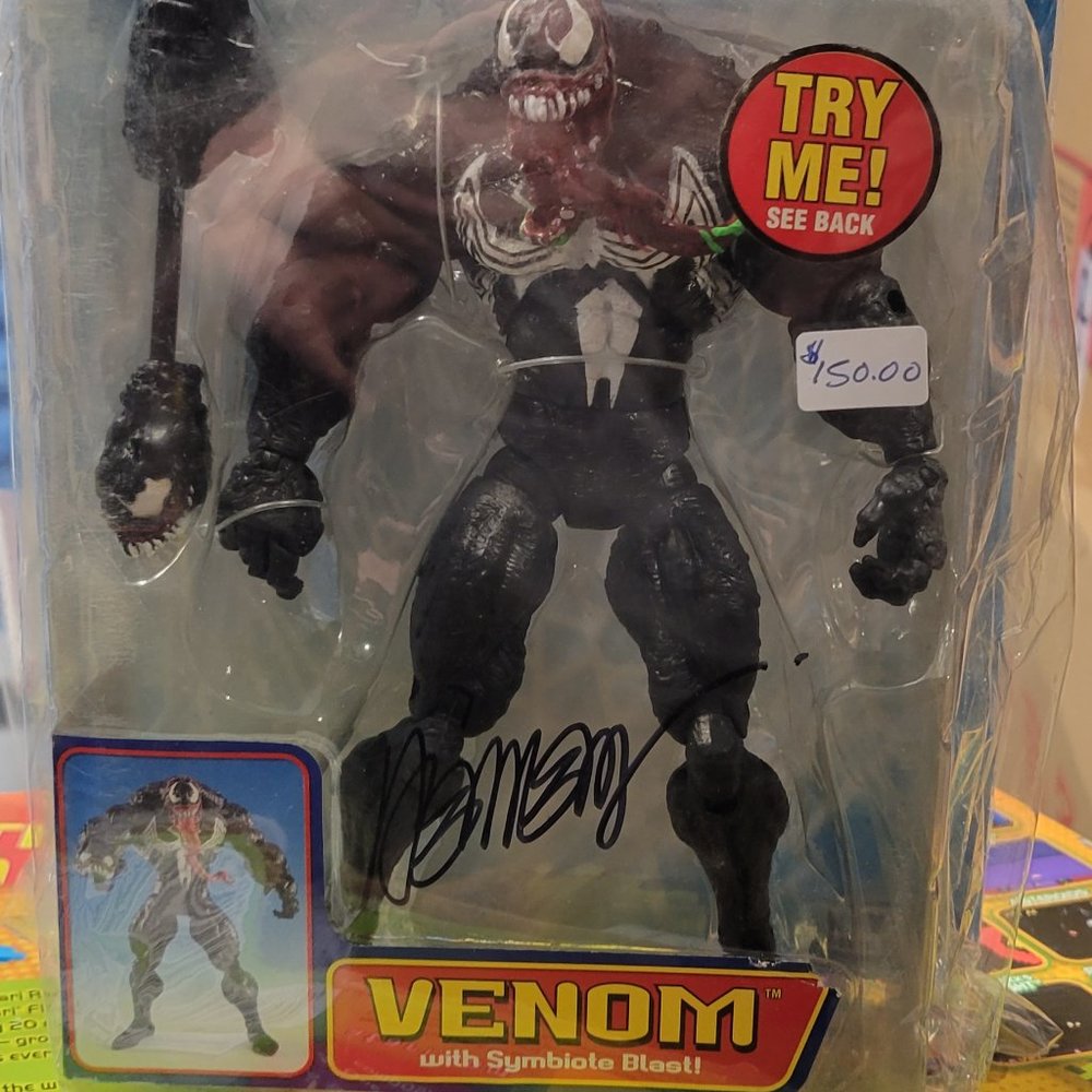 Spider-Man Venom With Symbiote Blast Action Figure 2005 Toybiz Moc Sig –  Omniphustoys