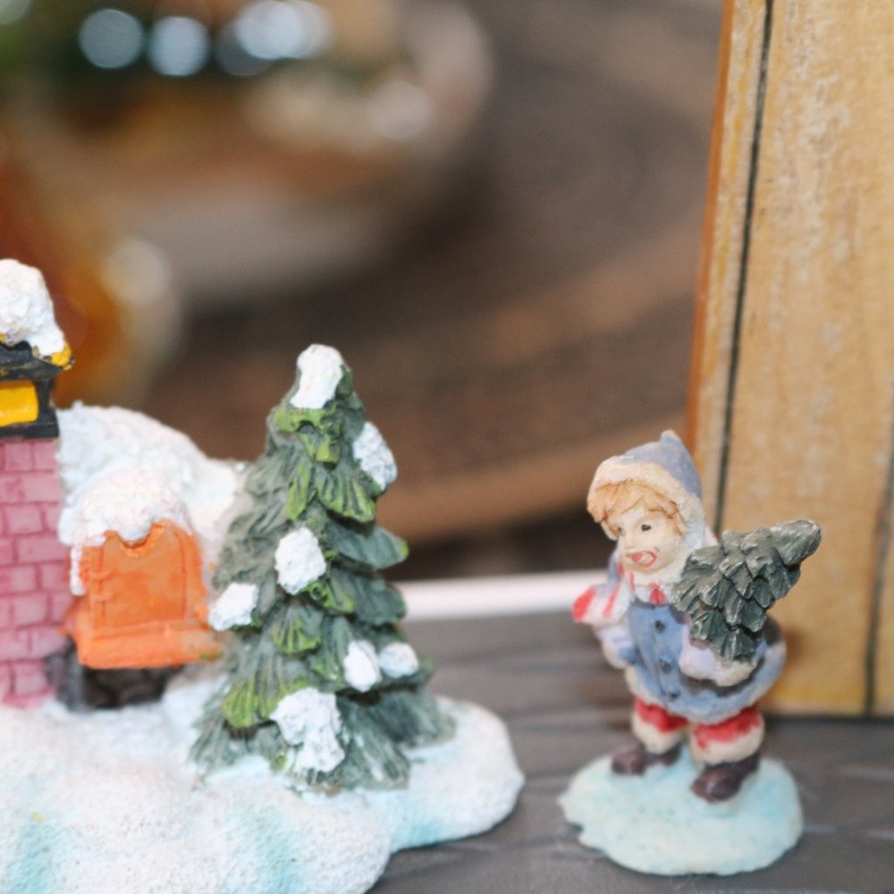 Large Pieces Christmas Village Figurine Lot People Accessories Figures Lot #2