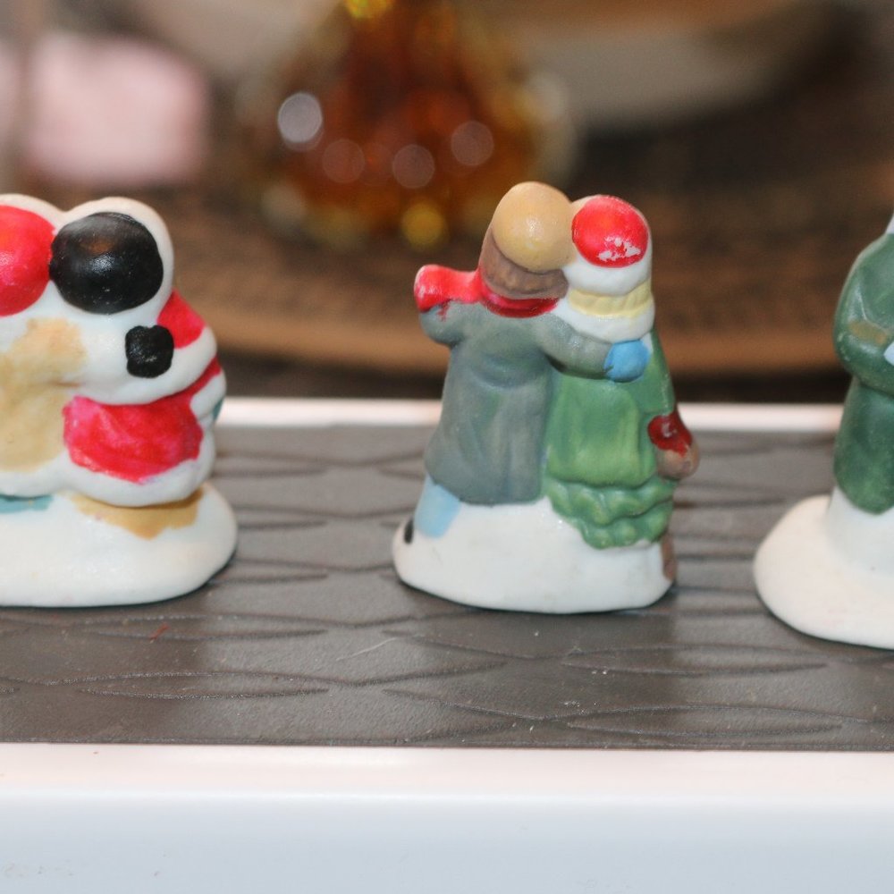 Large Pieces Christmas Village Figurine Lot People Accessories Figures Lot Of 3