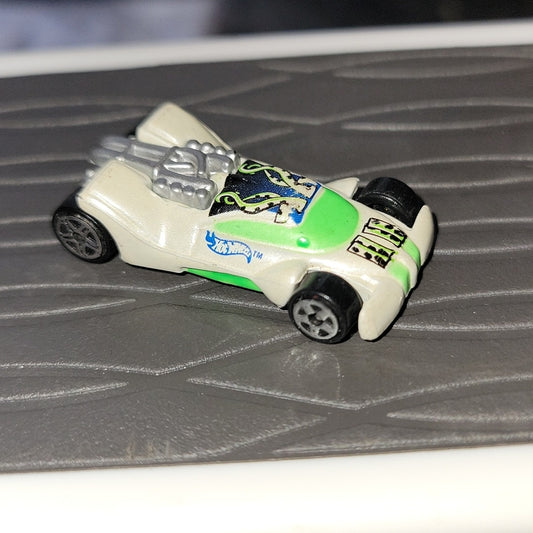 Vulture White 2 Hot Wheels Planet Micro Mini Machines Rare Vintage