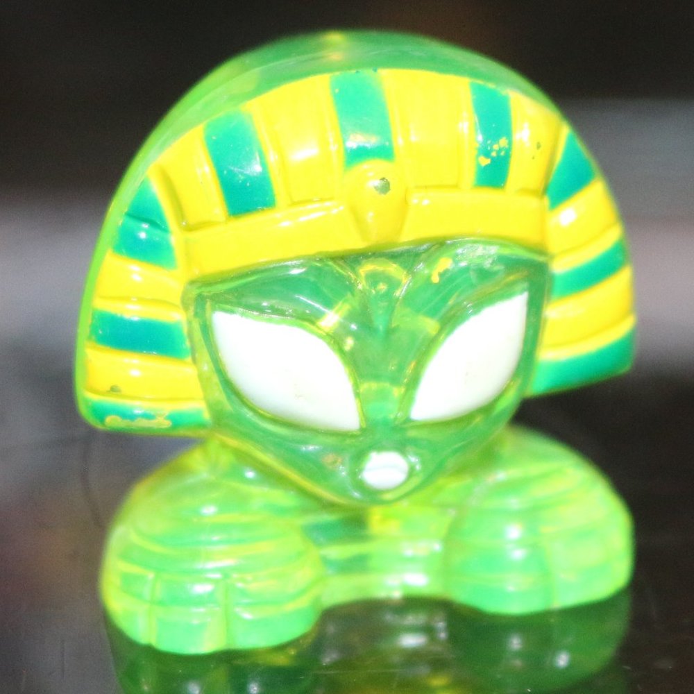 Crazy Bones Aliens Glow Eyes Figure Esfingelada Sphinx Transparent Green Toy Rar