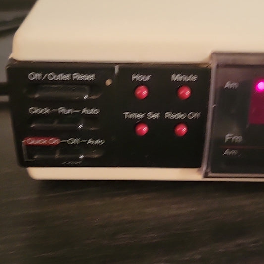 Clock Pulser Dual Alarm A.M/F.M Radio Model 44-2199-2 Hard To Find Vintage 1980S