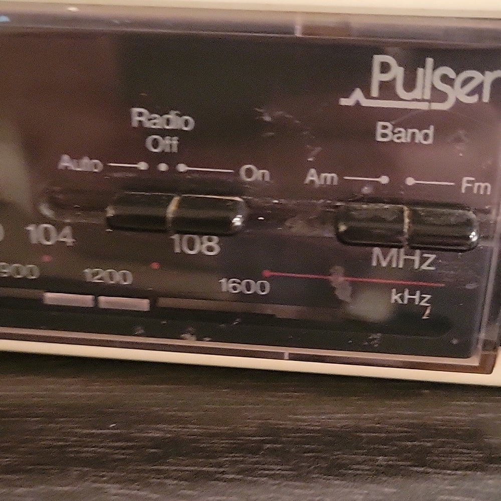 Clock Pulser Dual Alarm A.M/F.M Radio Model 44-2199-2 Hard To Find Vintage 1980S