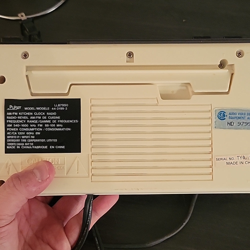 Clock Pulser Dual Alarm A.M/F.M Radio Model 44-2199-2 Hard To Find Vintage 1980S