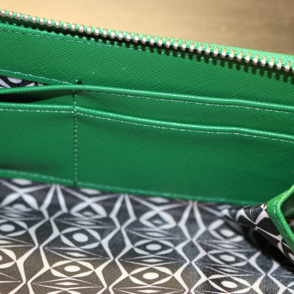 Tupperware Logo Consultant Award Wallet Green Zip Vegan Leather
