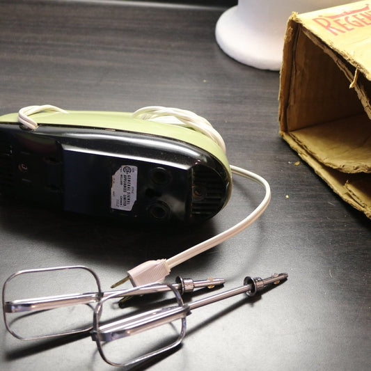 Vintage Avocado Green 3 Speed Portable Hand Mixer Beaters Woolworth Box Works