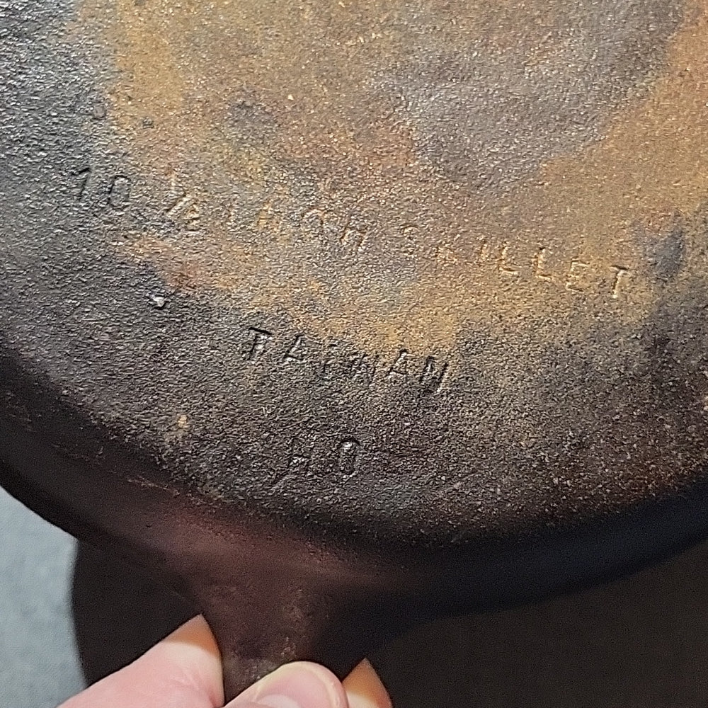 Vintage Cast Iron Skillet 10 1/2 Inch Made In Taiwan Double Spout