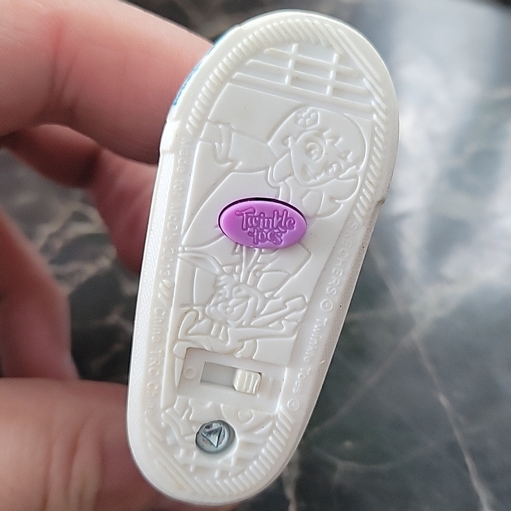 Mcdonalds 2013 Skechers Twinkle Toes Toy Key Chain Light Up High Top