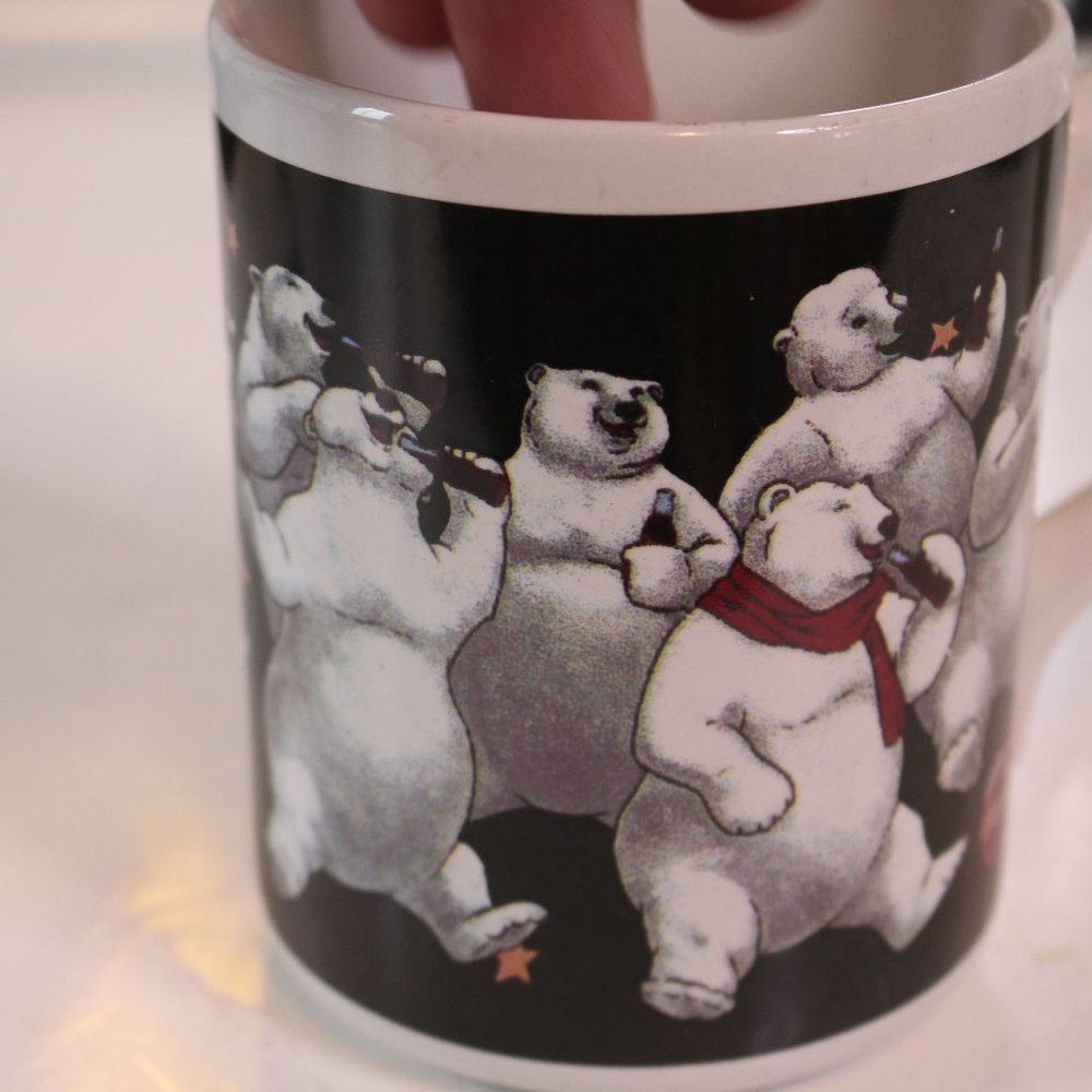 1997 Coke Gibson 16Oz Ceramic Coca Cola "Happy Polar Bear Group" Coffee/Tea Mug