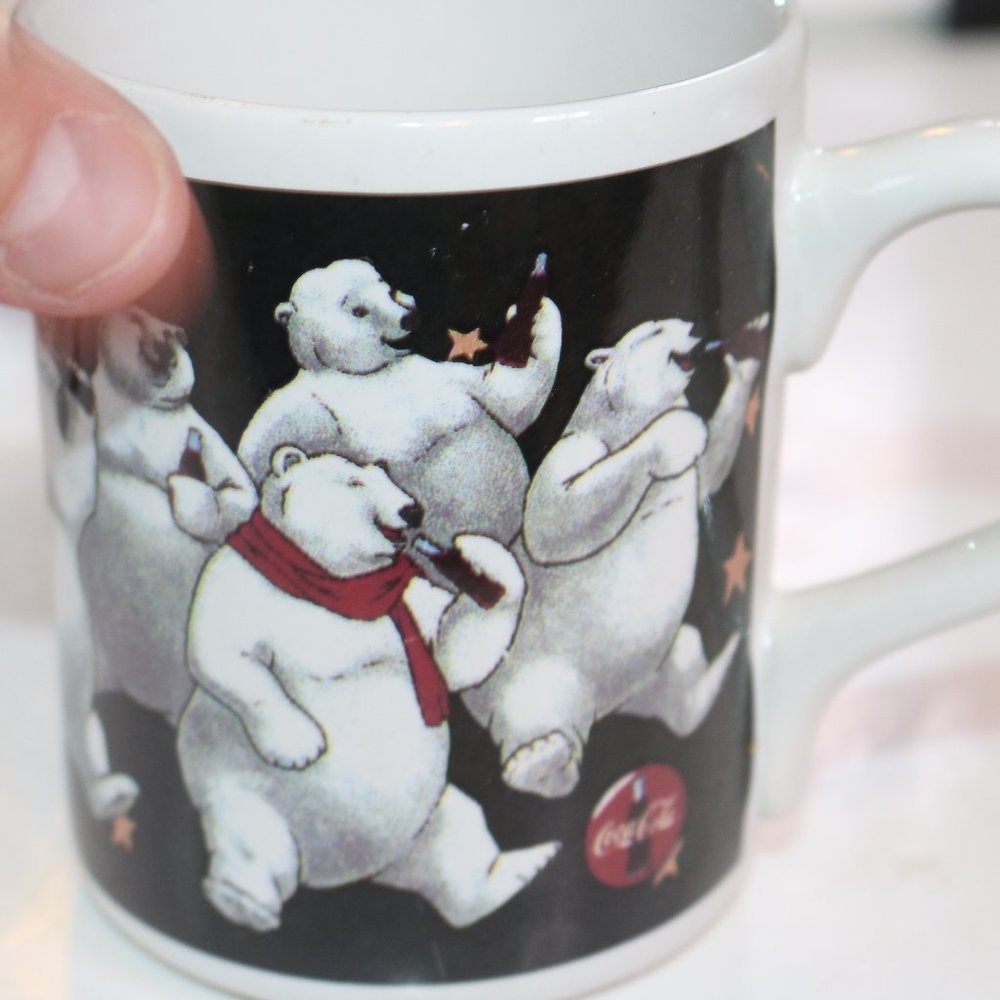 1997 Coke Gibson 16Oz Ceramic Coca Cola "Happy Polar Bear Group" Coffee/Tea Mug