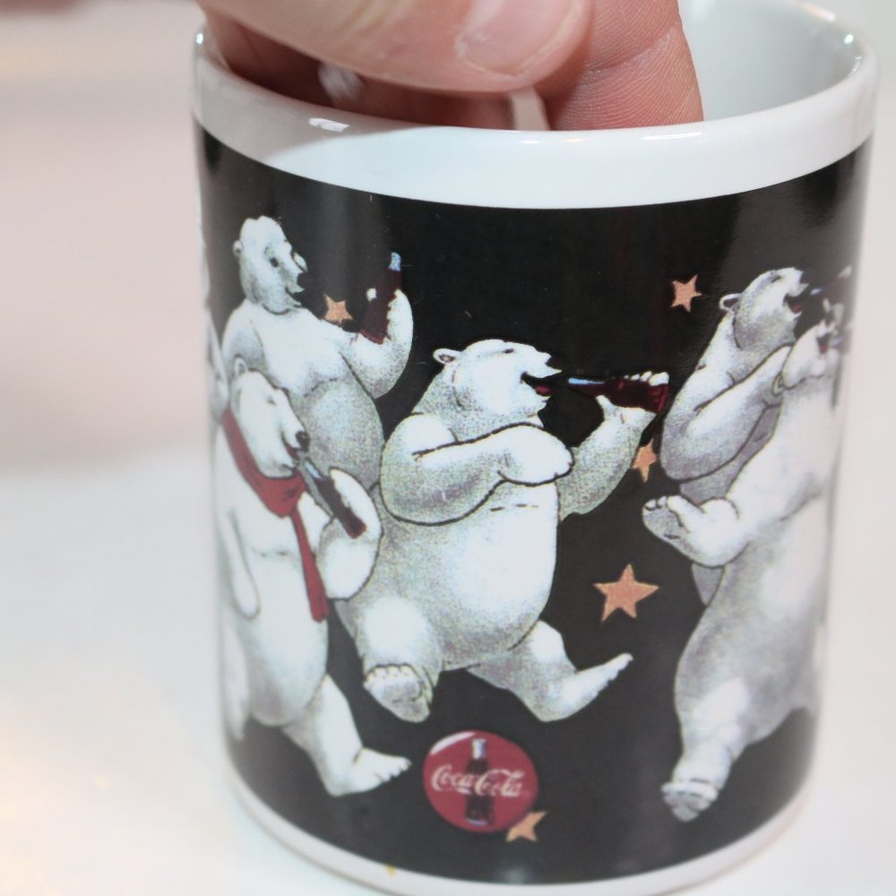 1997 Coke Gibson 16Oz Ceramic Coca Cola "Happy Polar Bear Group" Coffee/Tea Mug