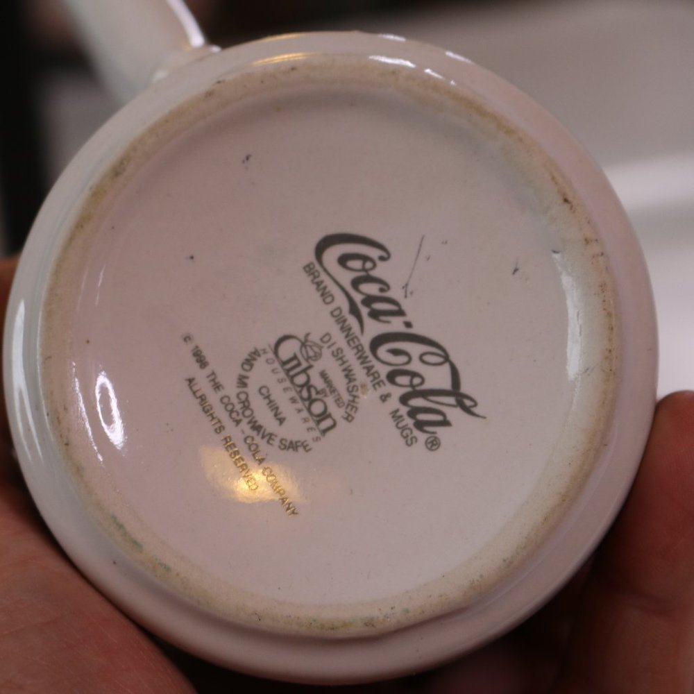 1997 Coke Gibson 16Oz Ceramic Coca Cola "Happy Polar Bear Group" Coffee/Tea Mug