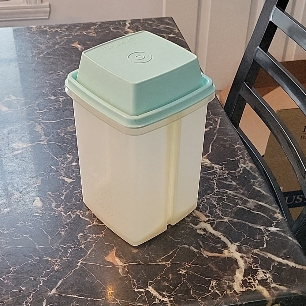 Vintage Tupperware Large Storage Container Food Keeper With 
