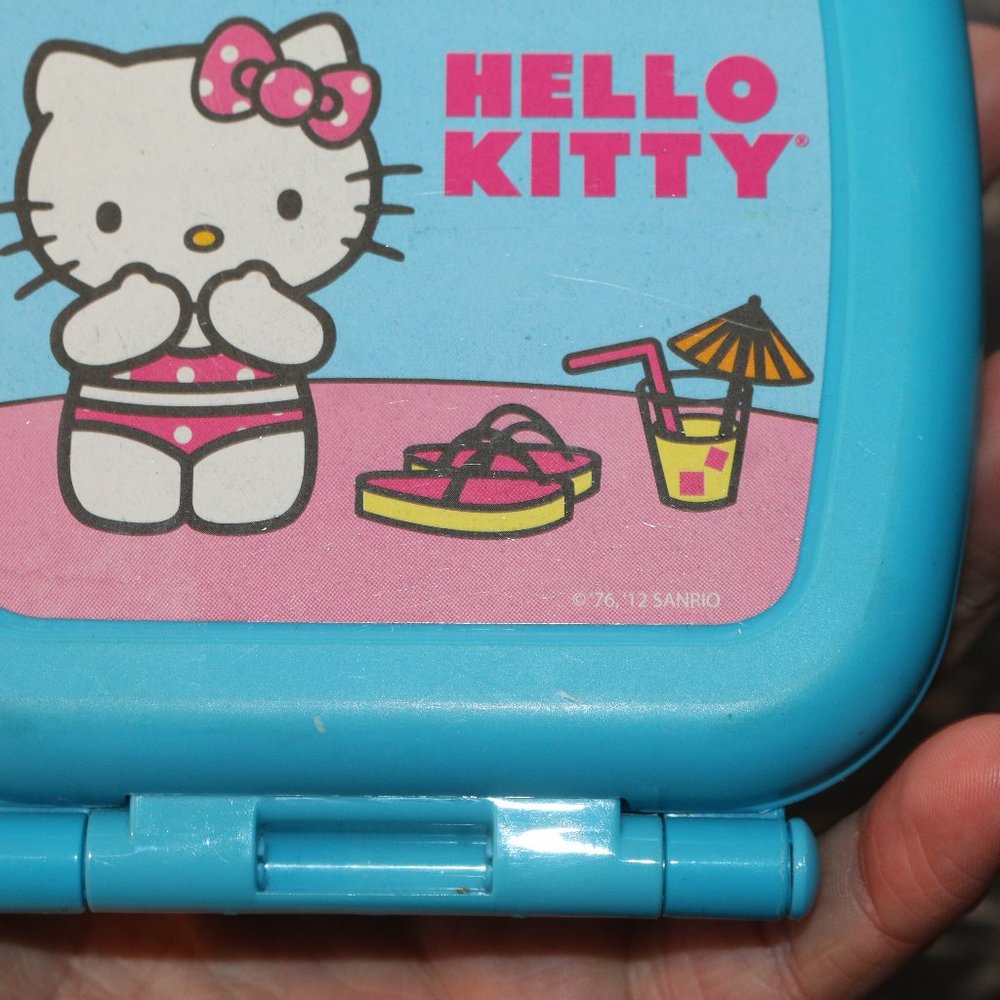 Vintage 1976~Sanrio Hello Kitty~Blue Plastic Case 5" With Lego Hookups. Rare.