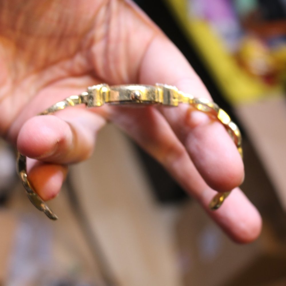 Woman Caseback Wirstwatch Stainless Steel Golden Tone