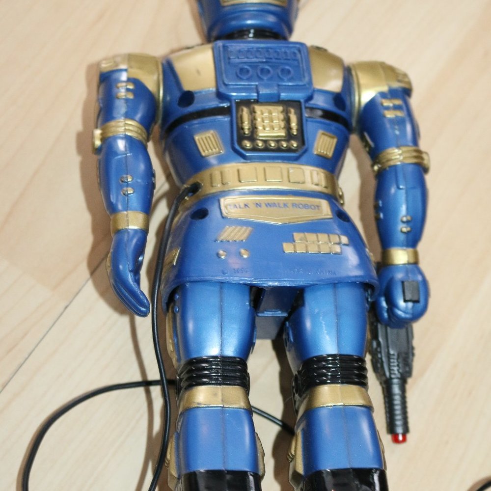 Talk 'N Walk Robot With Remote Control 10.75" Radio Shack 1992