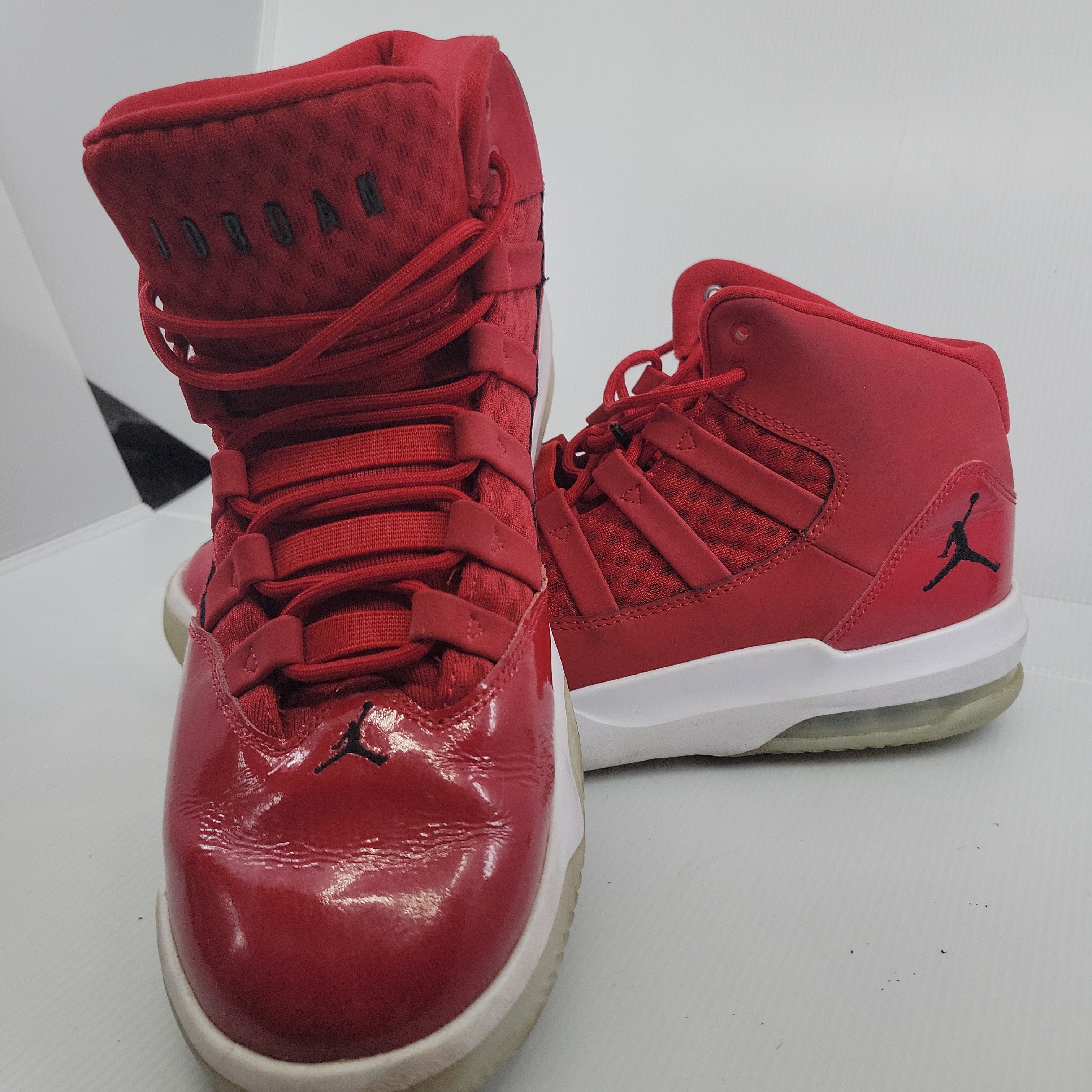 Jordan max aura outlet red