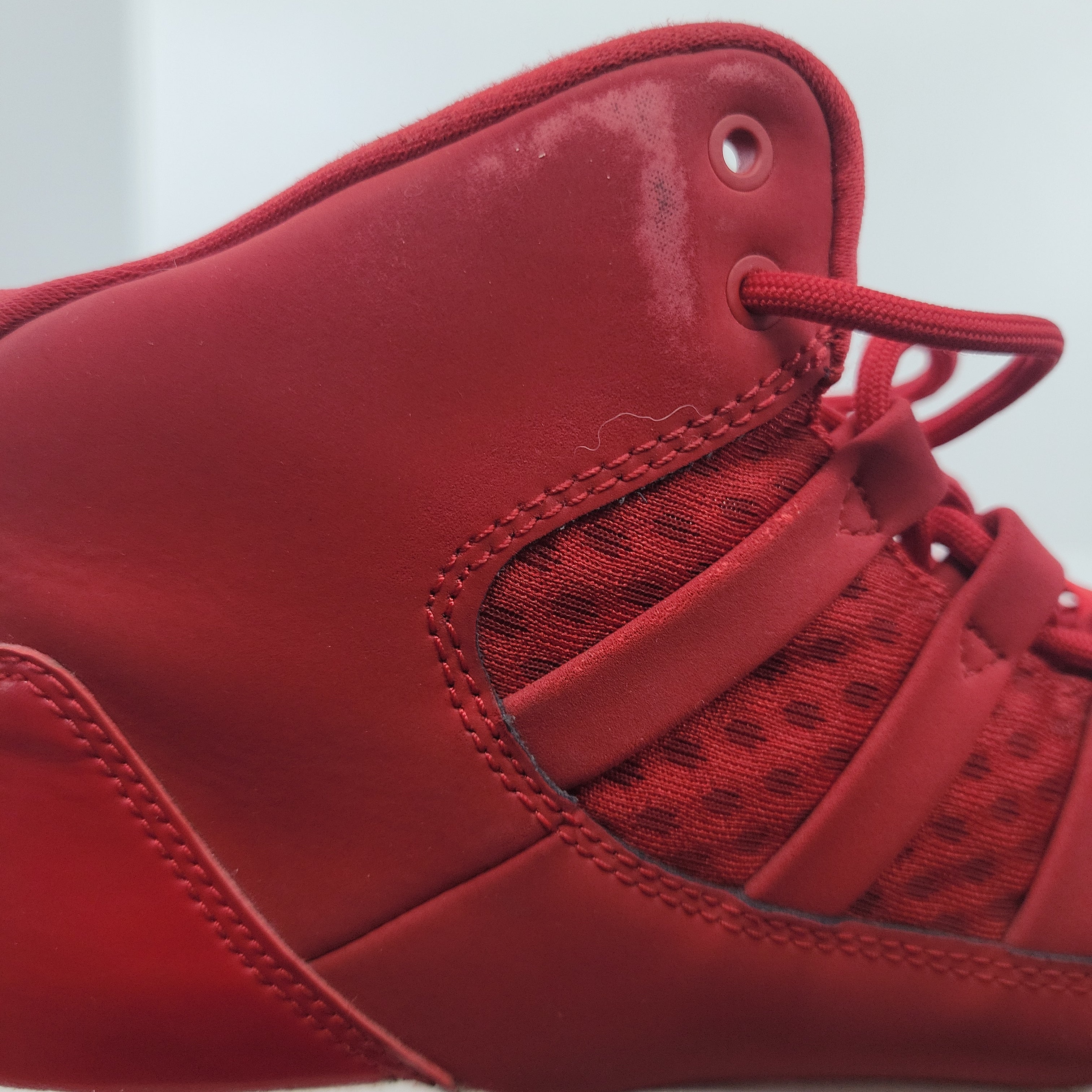 jordan max aura gym red