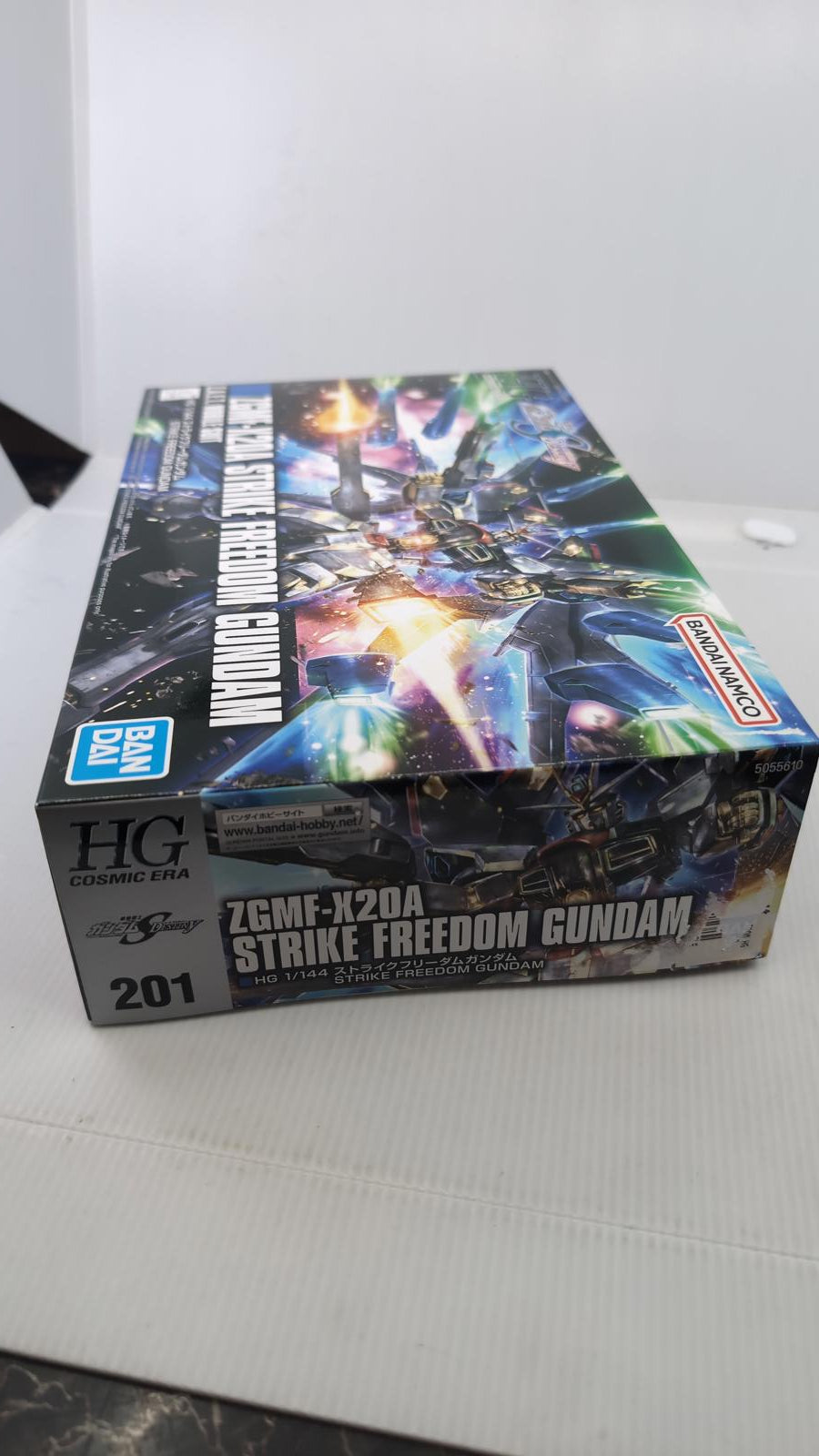HG ZGMF-X20A Strike Freedom Gundam 1/144 Scale Model Kit