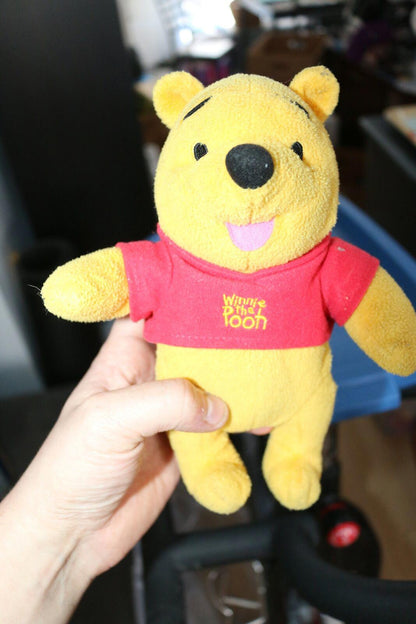 Disney Winnie the Pooh PLush Small 6" toy cute bear Disney Charactere no tag