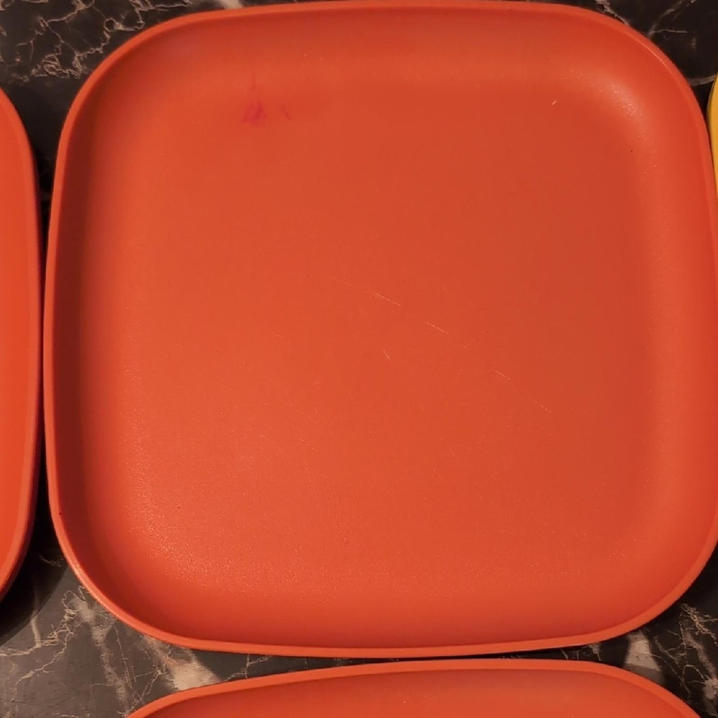 Tupperware Vintage Square Plates Set – 6 Pieces (5 Orange + 1 Yellow)