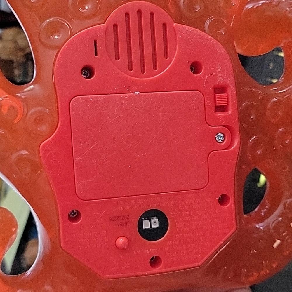 Disney Finding Dory Change and Chat Hank Octopus Talking Light Up Color 2016