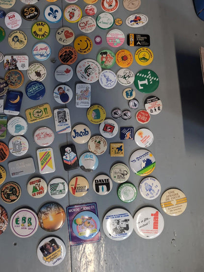 Gros lot de macarons vintage (250+ pièces) Politique, événements, causes sociale