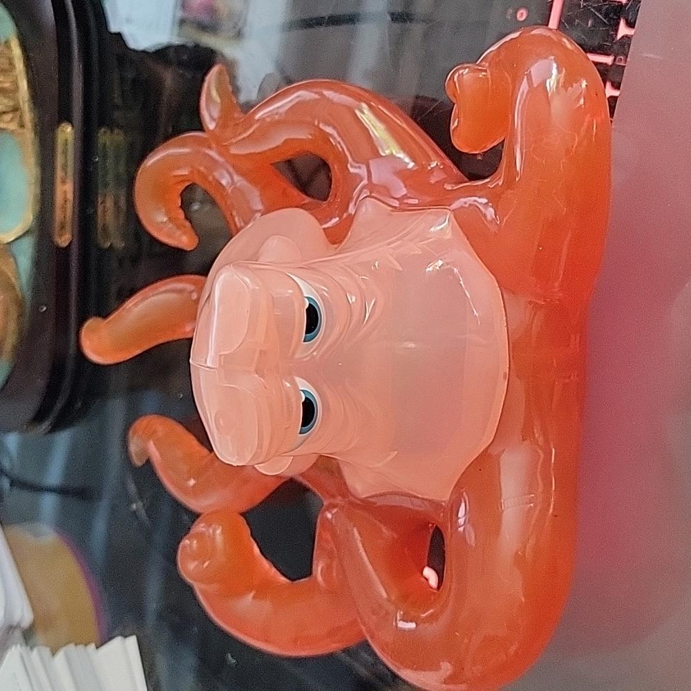 Disney Finding Dory Change and Chat Hank Octopus Talking Light Up Color 2016