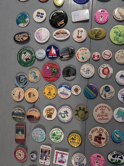 Gros lot de macarons vintage 125+ pièces Québec Sport Municipalités Canada Ville