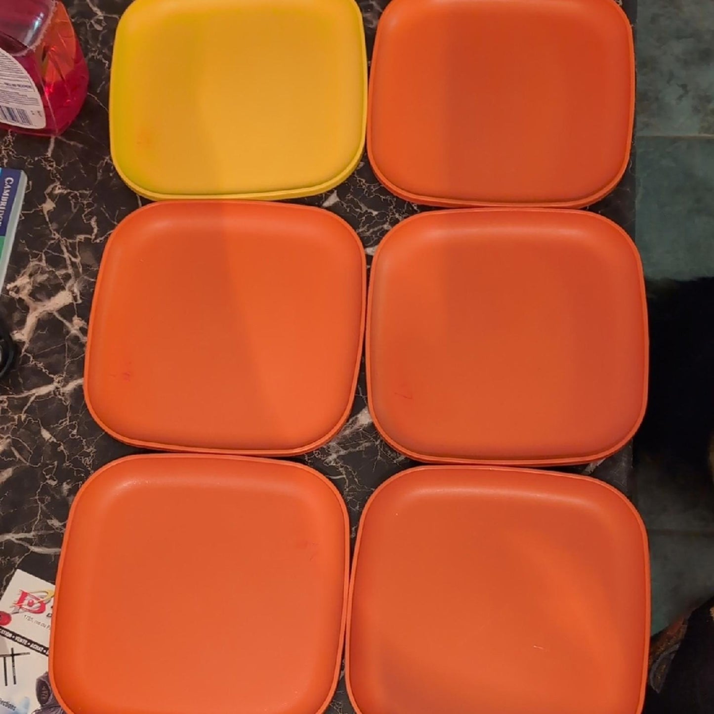 Tupperware Vintage Square Plates Set – 6 Pieces (5 Orange + 1 Yellow)