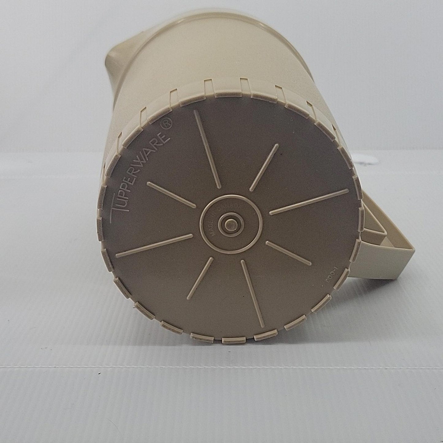 Vintage Tupperware Pitcher Half Gallon (2 qt) Tan Push Button Seal Lid #800-1