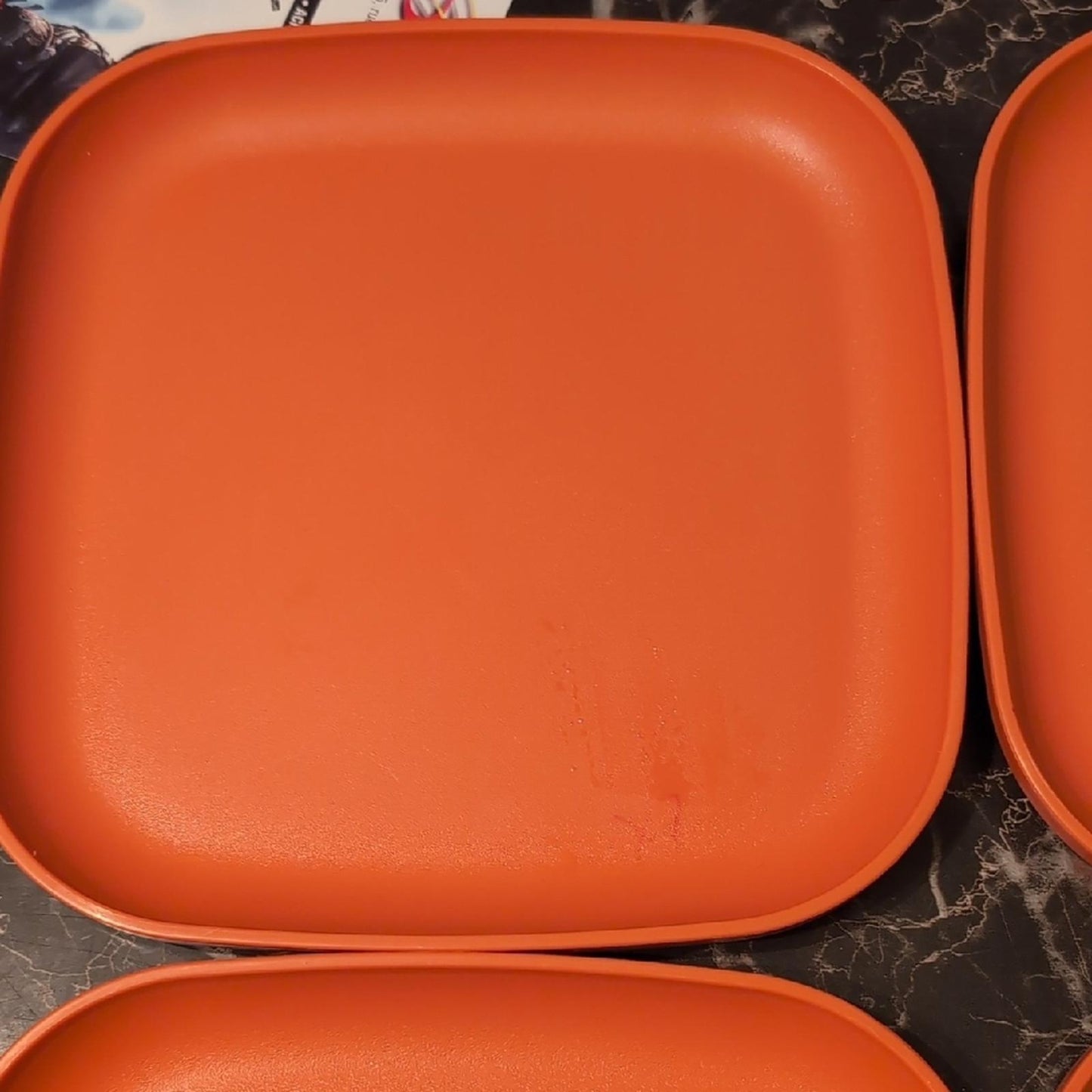 Tupperware Vintage Square Plates Set – 6 Pieces (5 Orange + 1 Yellow)