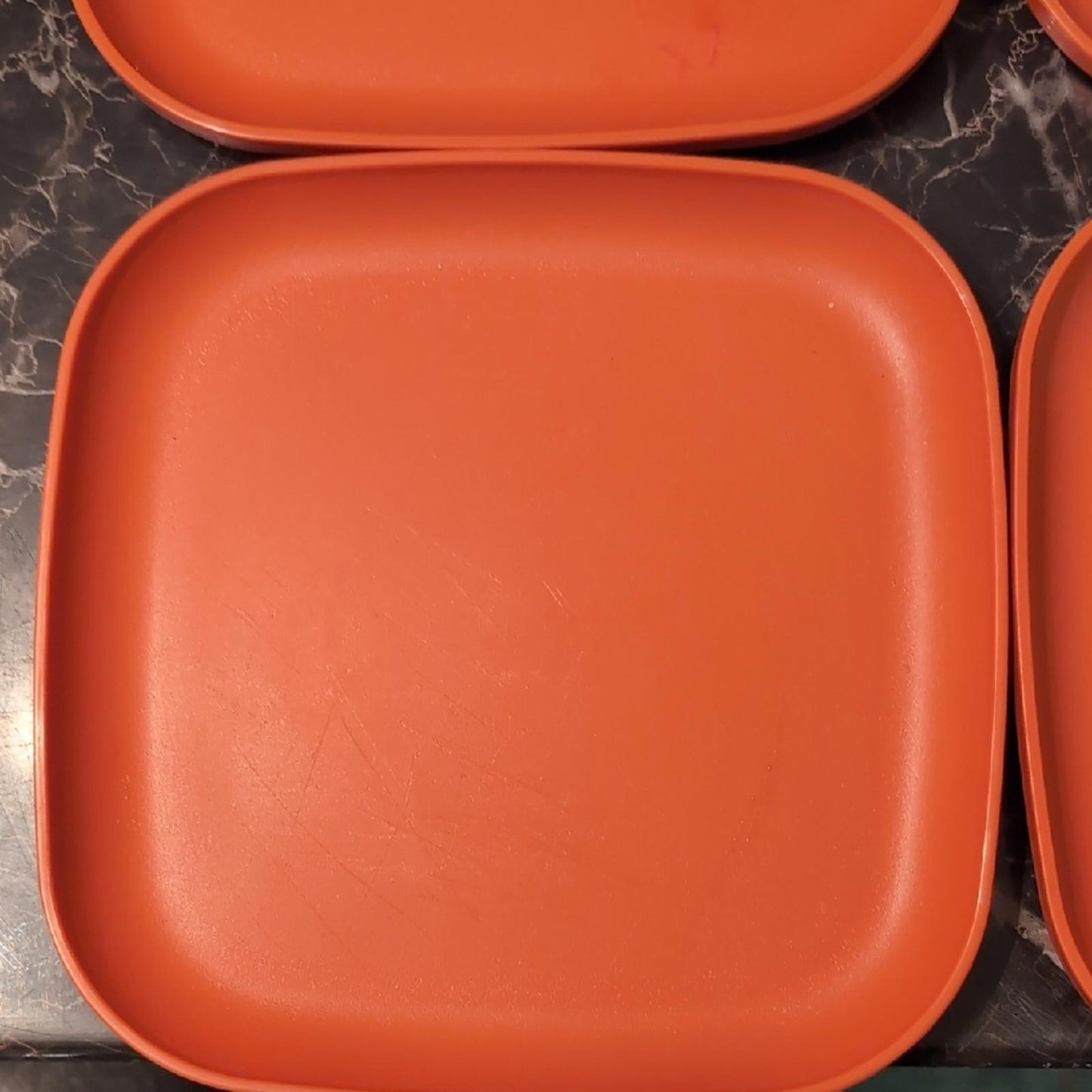 Tupperware Vintage Square Plates Set – 6 Pieces (5 Orange + 1 Yellow)