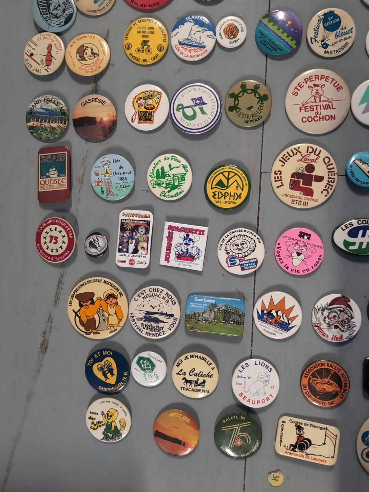 Gros lot de macarons vintage 125+ pièces Québec Sport Municipalités Canada Ville