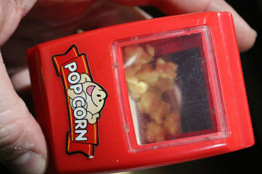VINTAGE RED POPCORN MACHINE MODEPUPPE 4inch wind-up action pop!