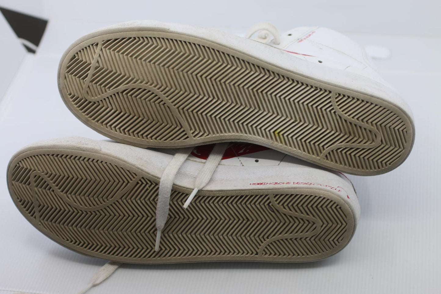 Size US 9.5 - Nike Blazer Mid vintage white 77 Sketch - Red